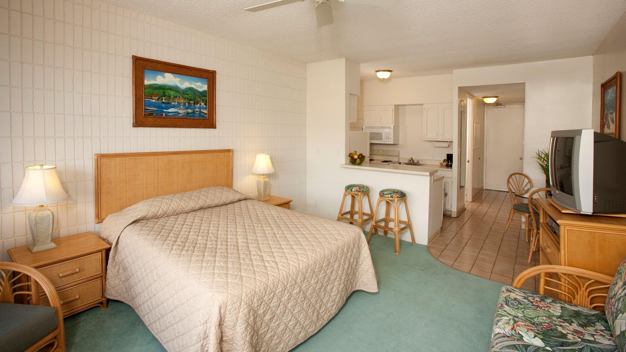 Lahaina Shores Beach Resort Exterior photo