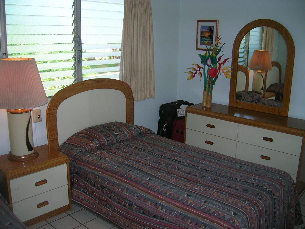 Lahaina Shores Beach Resort Room photo