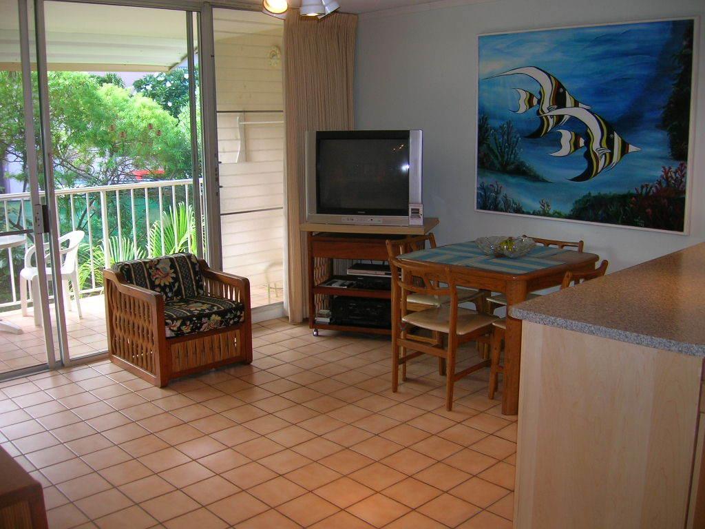 Lahaina Shores Beach Resort Room photo
