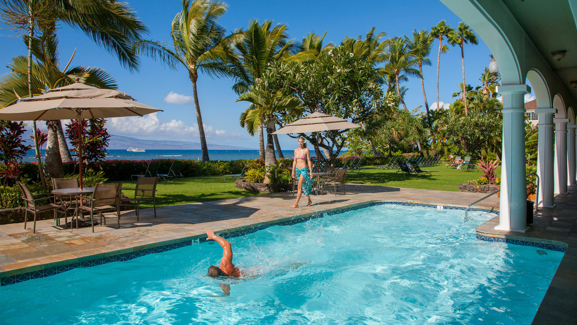 Lahaina Shores Beach Resort Exterior photo